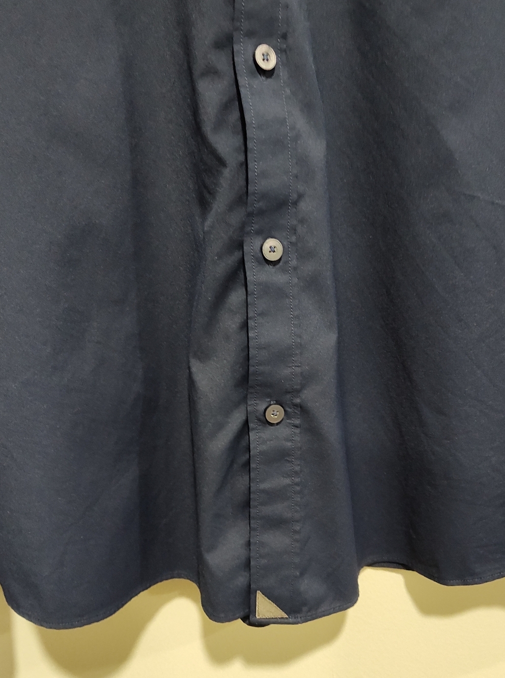 Untuckit Men's Size XL Relaxed Fit Gironde Navy Blue Button Down Long Sl Shirt - Picture 3 of 9